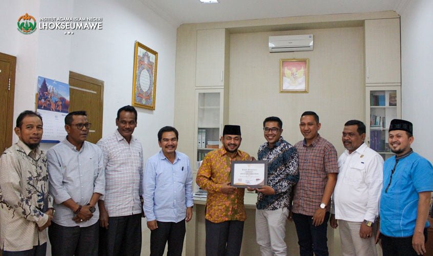 IAIN Lhokseumawe Terima Penghargaan Dari KPU-RI