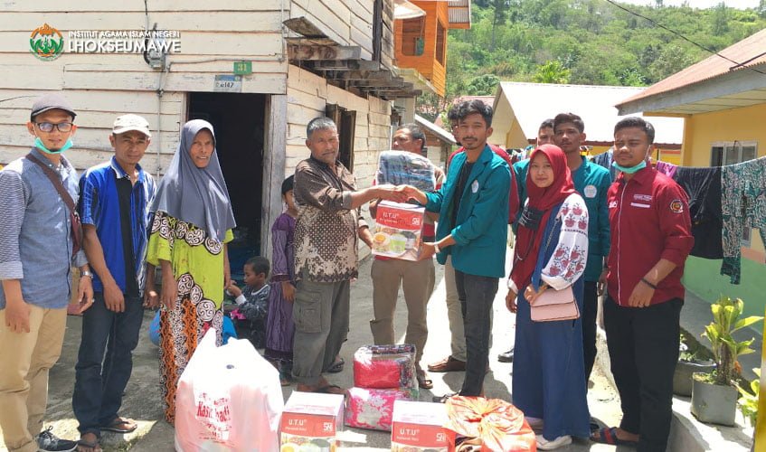 Organisasi Mahasiswa FEBI Salurkan Bantuan untuk Korban Banjir dan Longsor 2.jpg